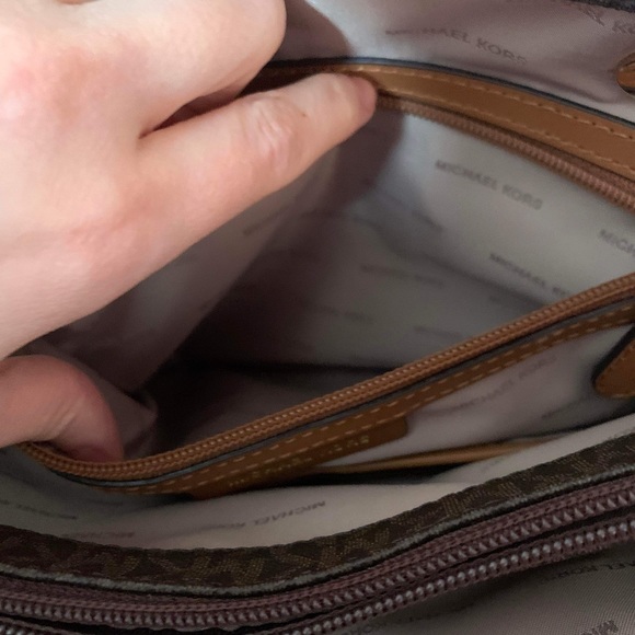 COPY - Michael Kors Tote - Picture 12 of 14